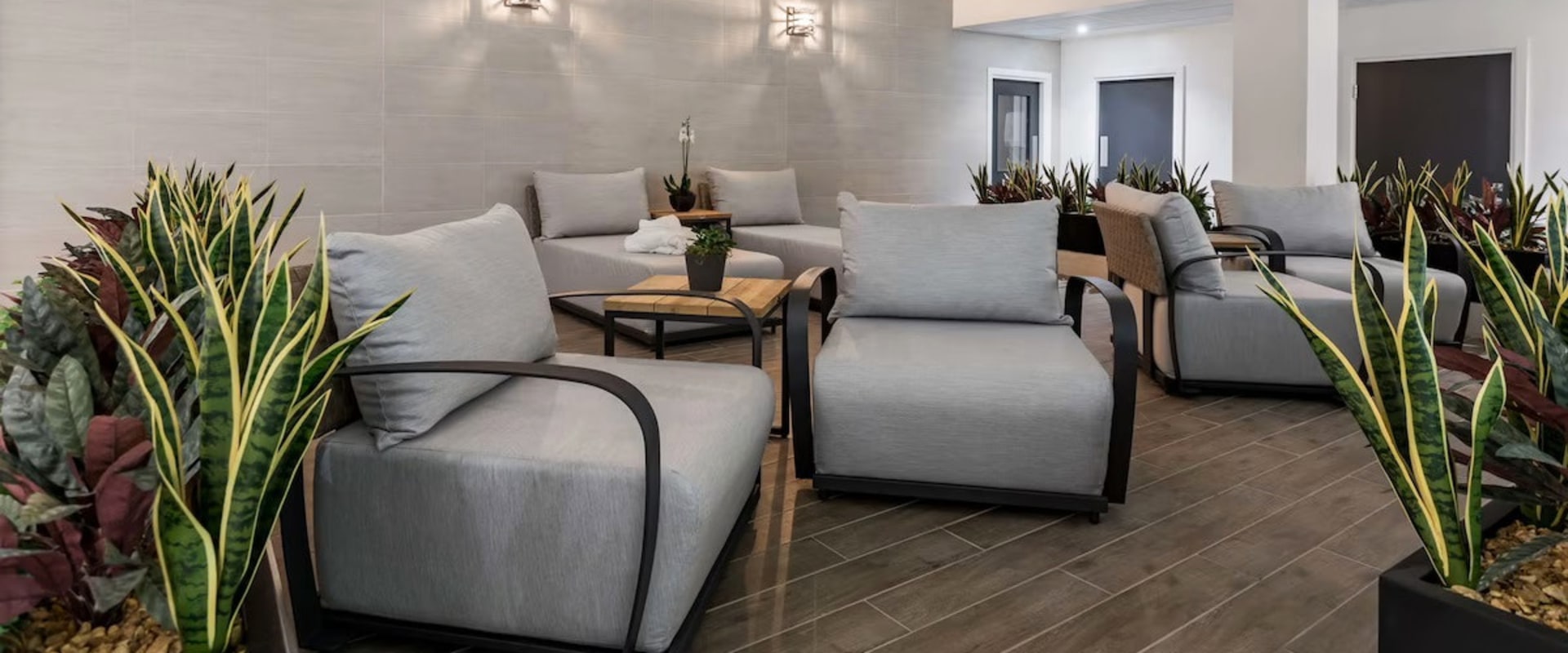 Airport Spas and Relaxation Areas: A Guide to Unwinding at US Airports
